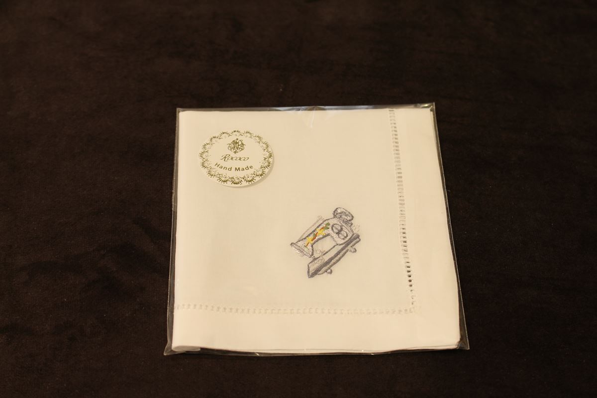 Handkerchief sewing machine